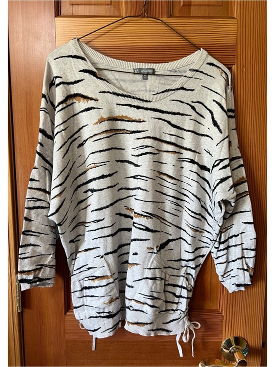 Wit & Wisdom Tops - Light Cream Tiger Stripe Knit Pullover with Gold Accents